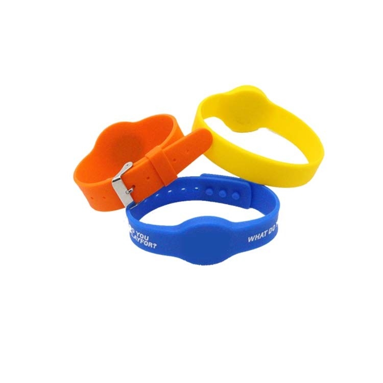 China OEM Colorful Passive Rfid Nfc Wrist band Waterproof 13.56mhz Silicone Rubber Wristband for Access Control